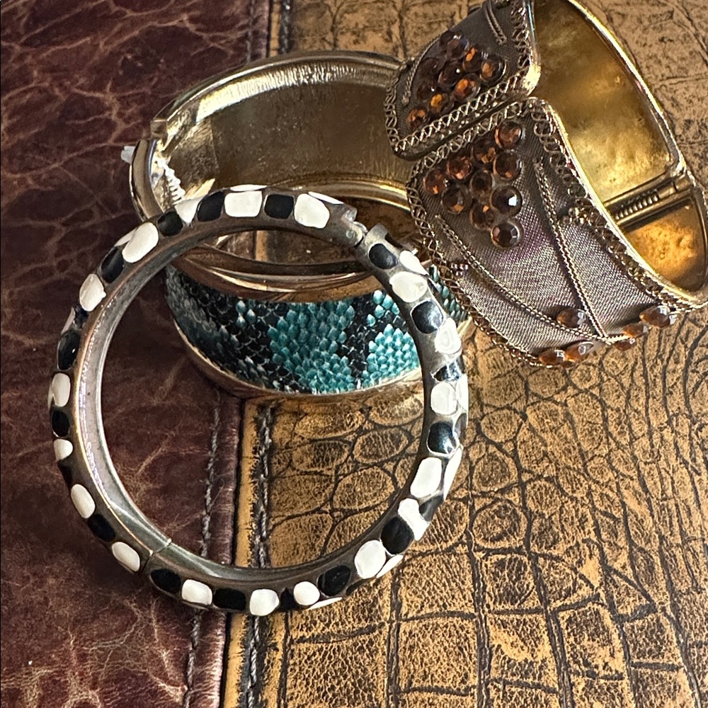 Bundle of 3 Hinged Bangles - Picture 5 of 5